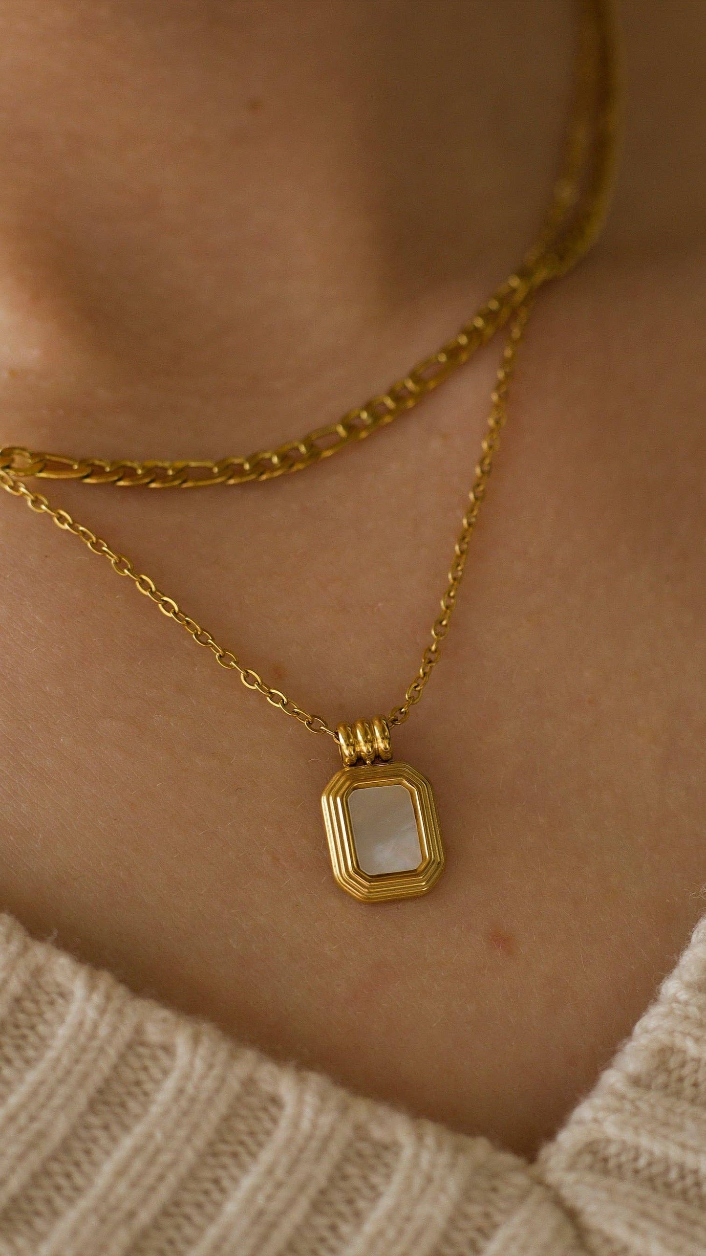 Moke Double Necklace Chain: White Shell