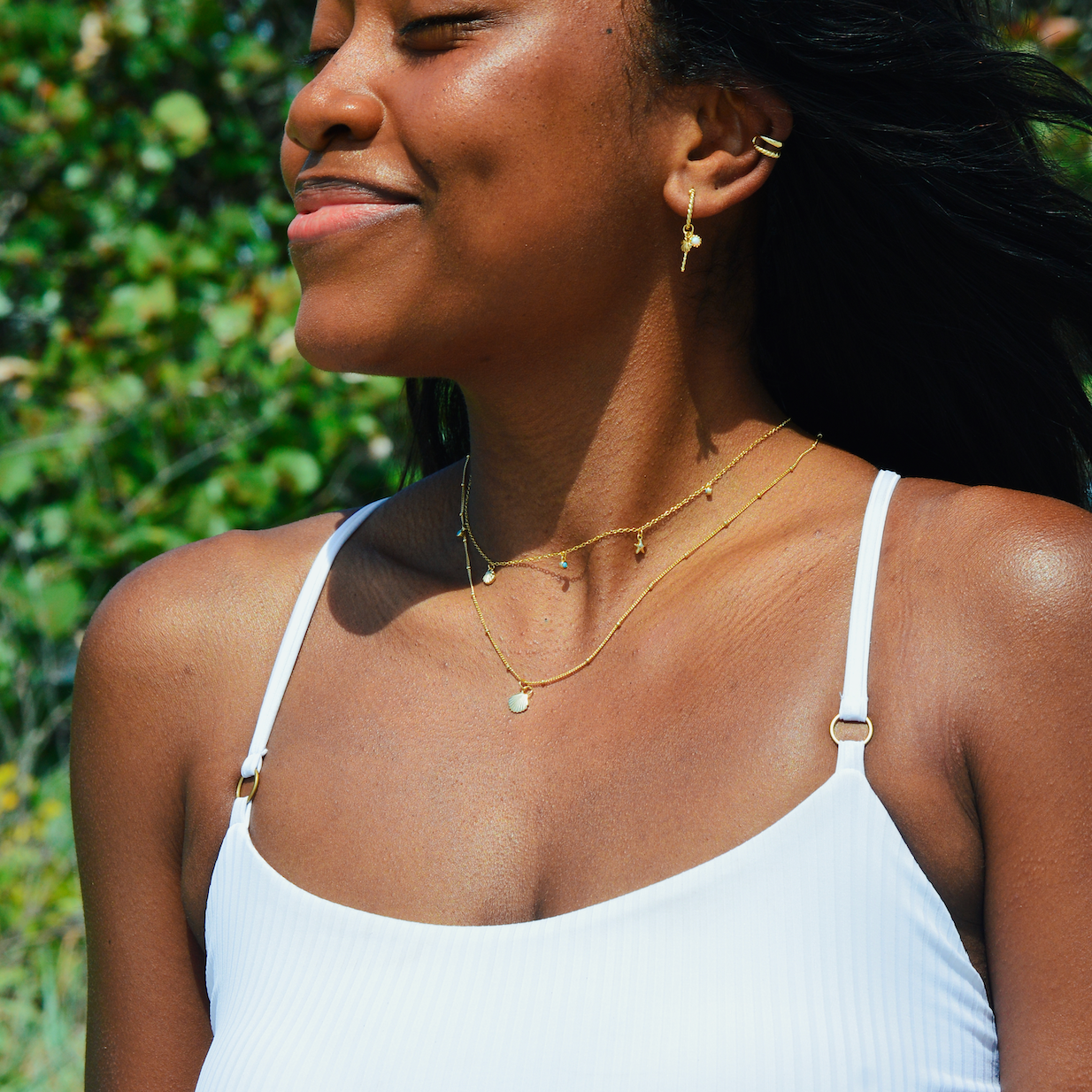 Shelling Charm Necklace: Gold Plated
