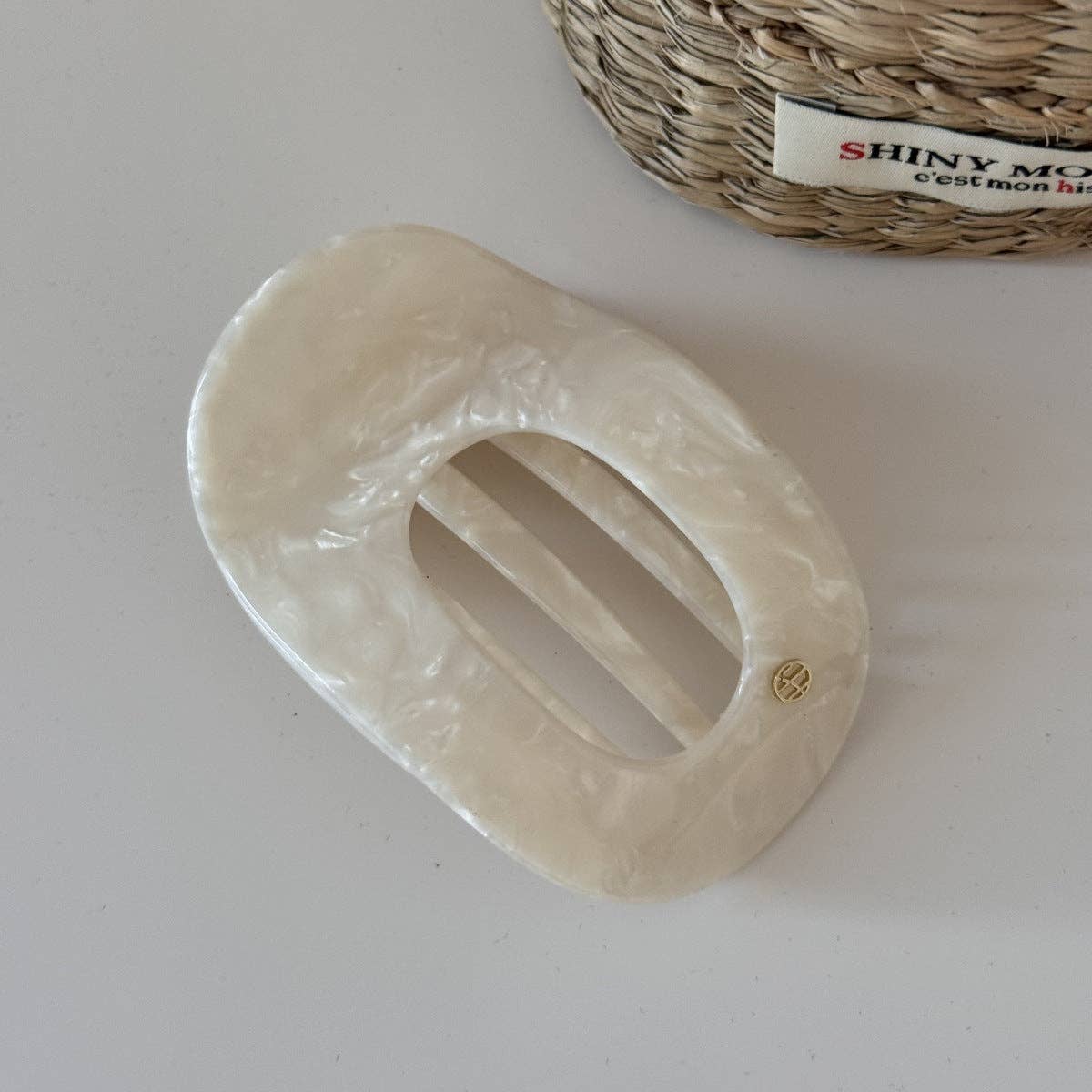 Conch Hair Claw Pearl