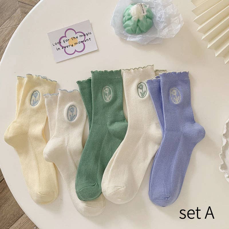 Creamy Tulip Socks