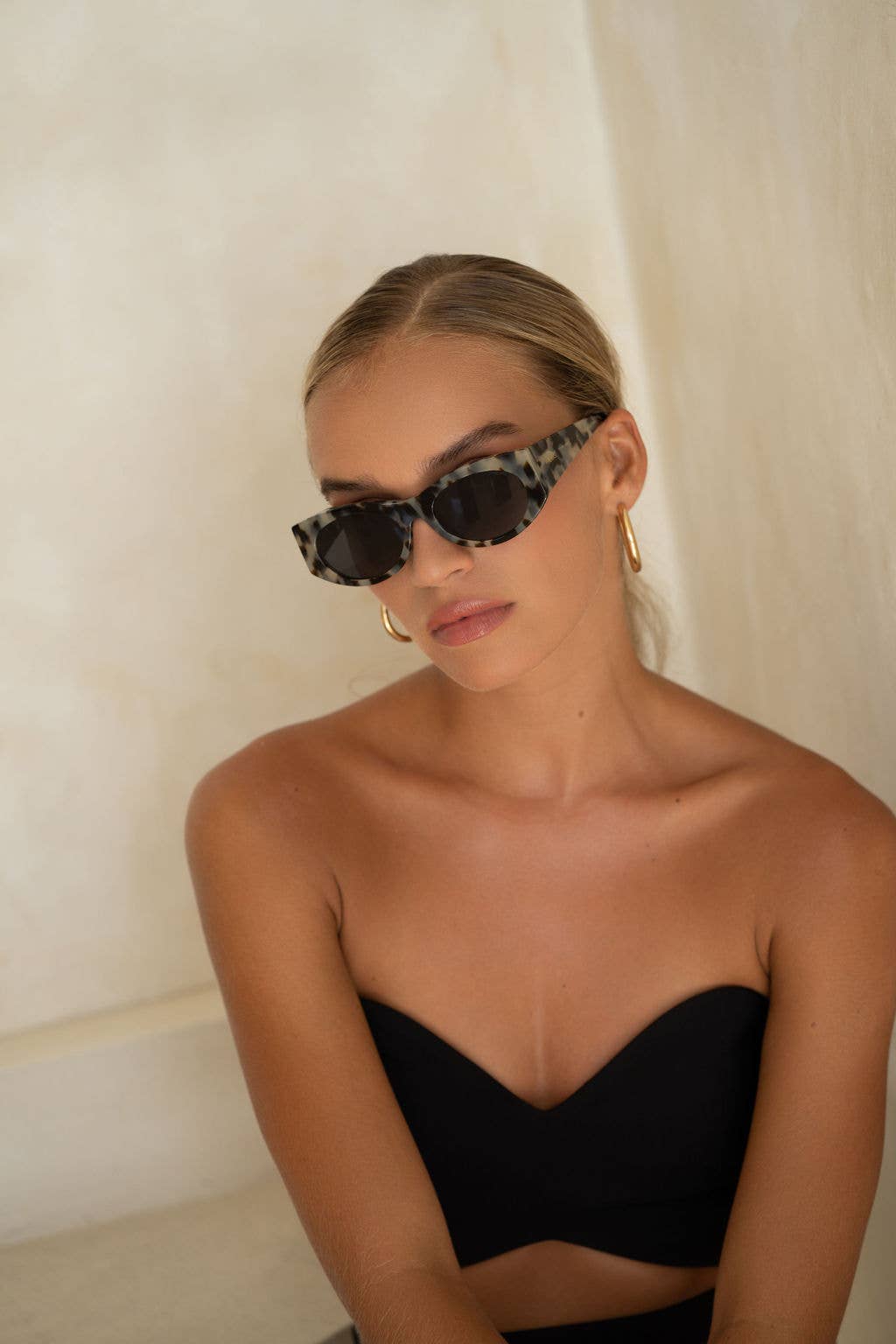 Layla Oval Sunglasses Gray Tortoise