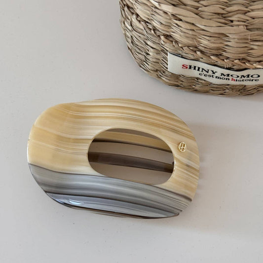 Conch Hair Claw Grey/Beige