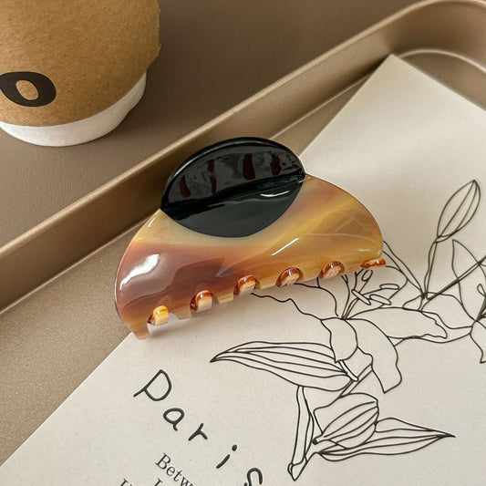 Contrast Claw Clip Coffee