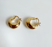 Load image into Gallery viewer, Pattie Chunky Gold Earrings
