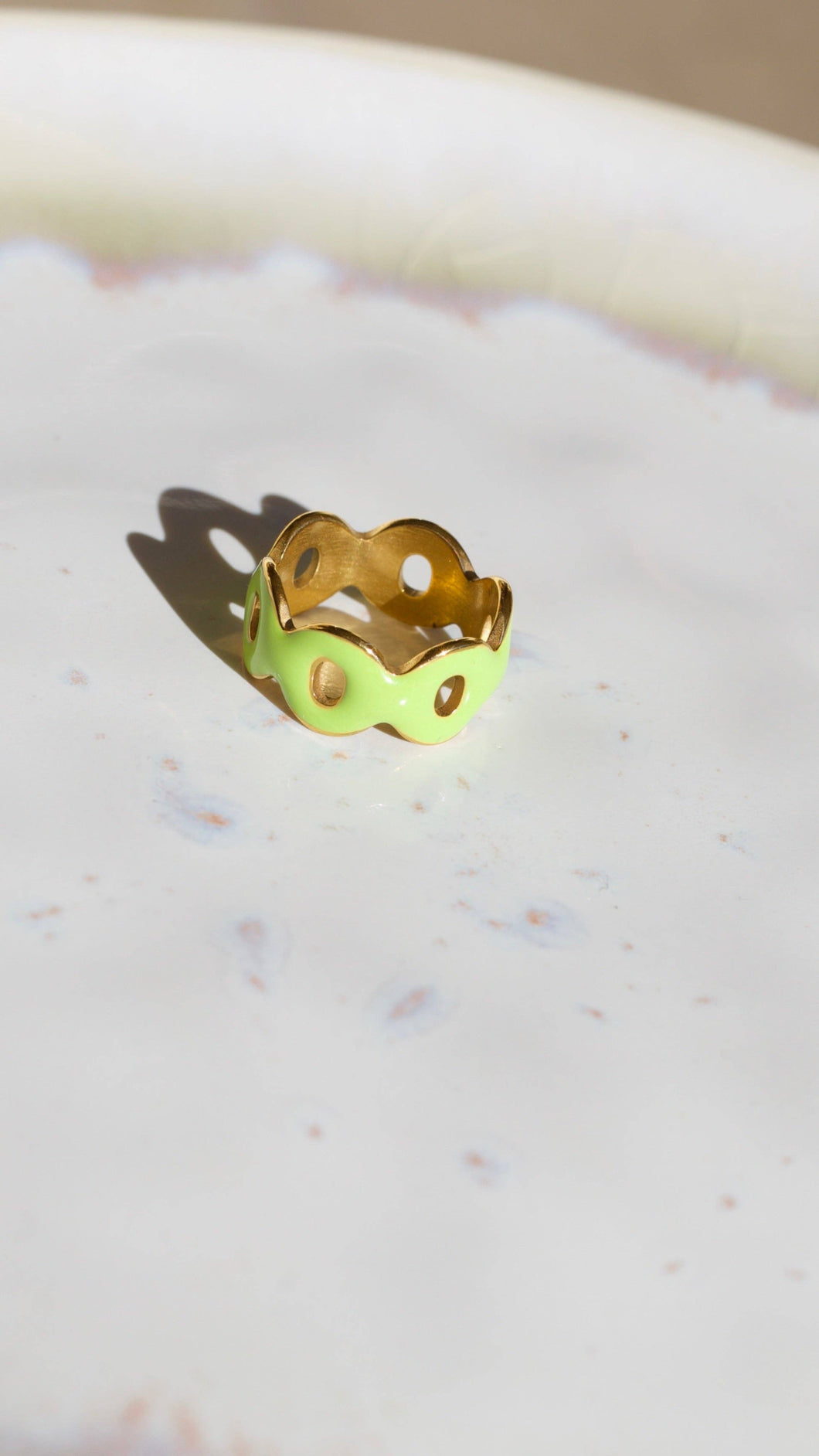 Hollowed Juicy Green Gold Ring